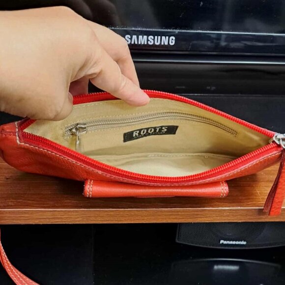 Authentic Roots Vintage Genuine Leather Wallet/ Wristlet Made in Canada - Picture 3 of 6